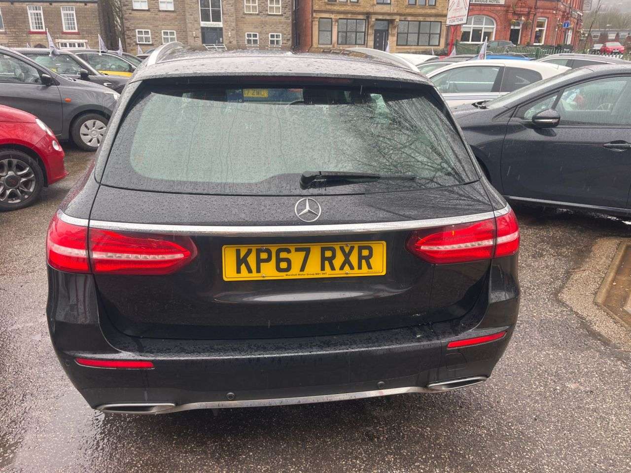 A 2017 MERCEDES-BENZ E-CLASS 2.0 E220d AMG Line Estate 5dr Diesel G-Tronic+ Euro 6 (s/s) (194 ps) A 2017 MERCEDES-BENZ E-CLASS 2.0 E220d AMG Line Estate 5dr Diesel G-Tronic+ Euro 6 (s/s) (194 ps)