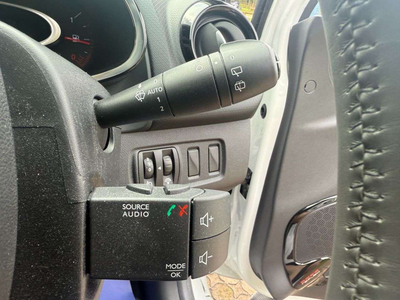 2016 RENAULT CLIO 2016 RENAULT CLIO