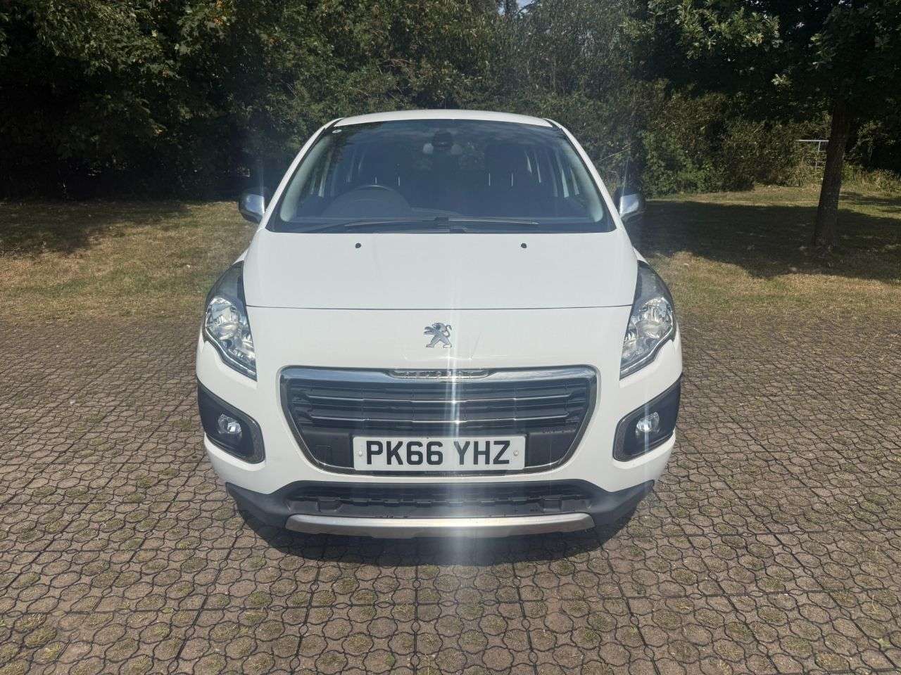 A 2016 PEUGEOT 3008 1.6 BlueHDi Active SUV 5dr Diesel Manual Euro 6 (s/s) (120 ps) 2 Keys, Serv A 2016 PEUGEOT 3008 1.6 BlueHDi Active SUV 5dr Diesel Manual Euro 6 (s/s) (120 ps) 2 Keys, Serv