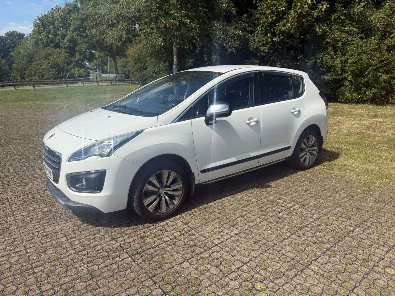 A 2016 PEUGEOT 3008 1.6 BlueHDi Active SUV 5dr Diesel Manual Euro 6 (s/s) (120 ps) 2 Keys, Serv A 2016 PEUGEOT 3008 1.6 BlueHDi Active SUV 5dr Diesel Manual Euro 6 (s/s) (120 ps) 2 Keys, Serv