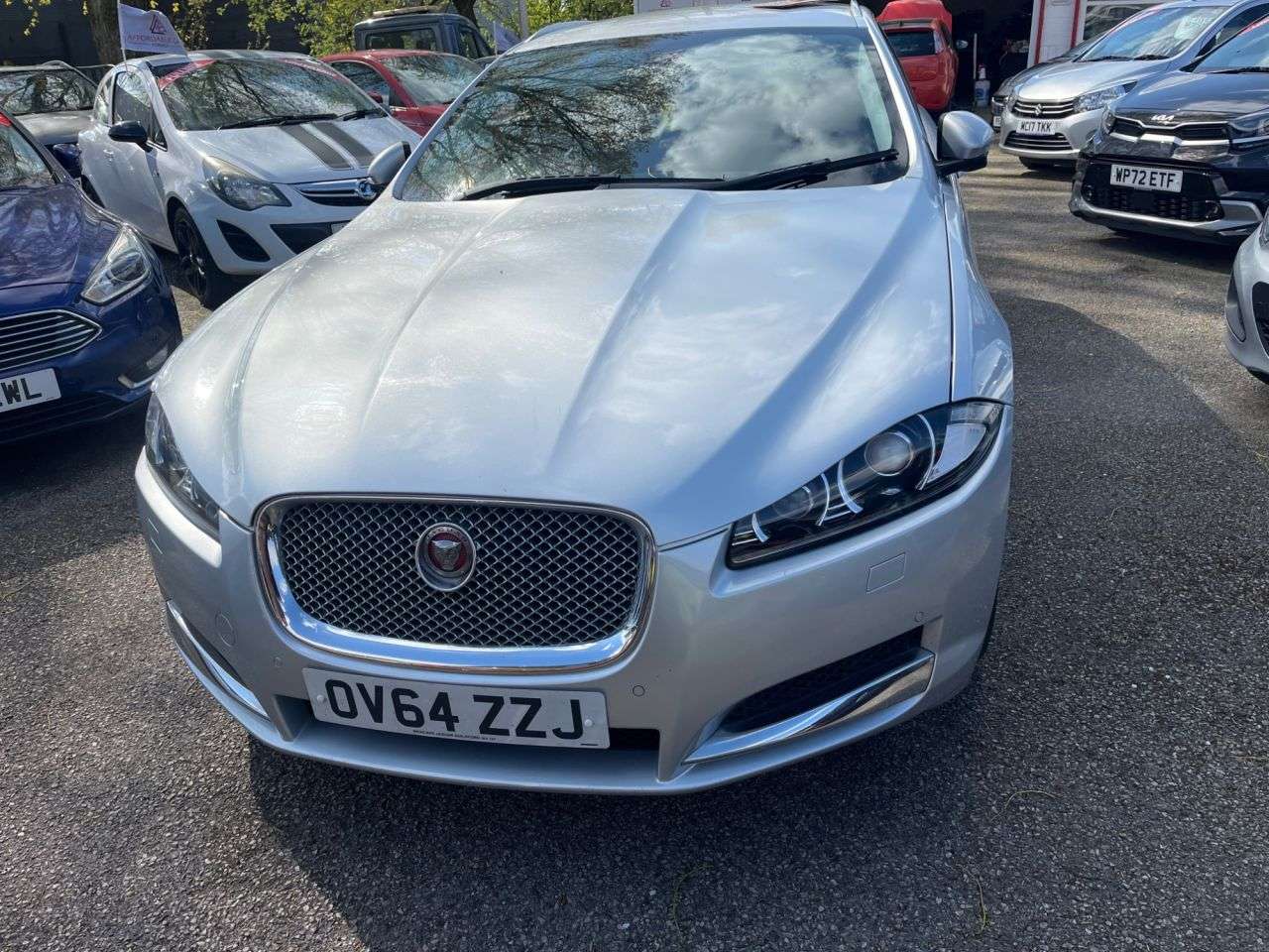 A 2014 JAGUAR XF 2.2d Premium Luxury Sportbrake 5dr Diesel Auto Euro 5 (s/s) (200 ps) A 2014 JAGUAR XF 2.2d Premium Luxury Sportbrake 5dr Diesel Auto Euro 5 (s/s) (200 ps)