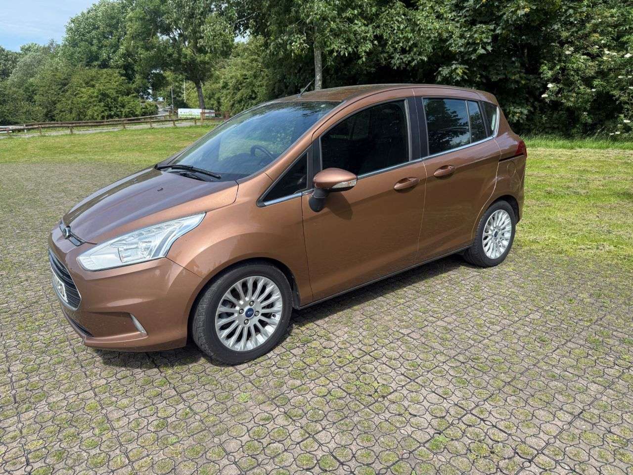 A 2013 FORD B-MAX 1.6 Titanium MPV 5dr Petrol Powershift Euro 5 (105 ps) A 2013 FORD B-MAX 1.6 Titanium MPV 5dr Petrol Powershift Euro 5 (105 ps)