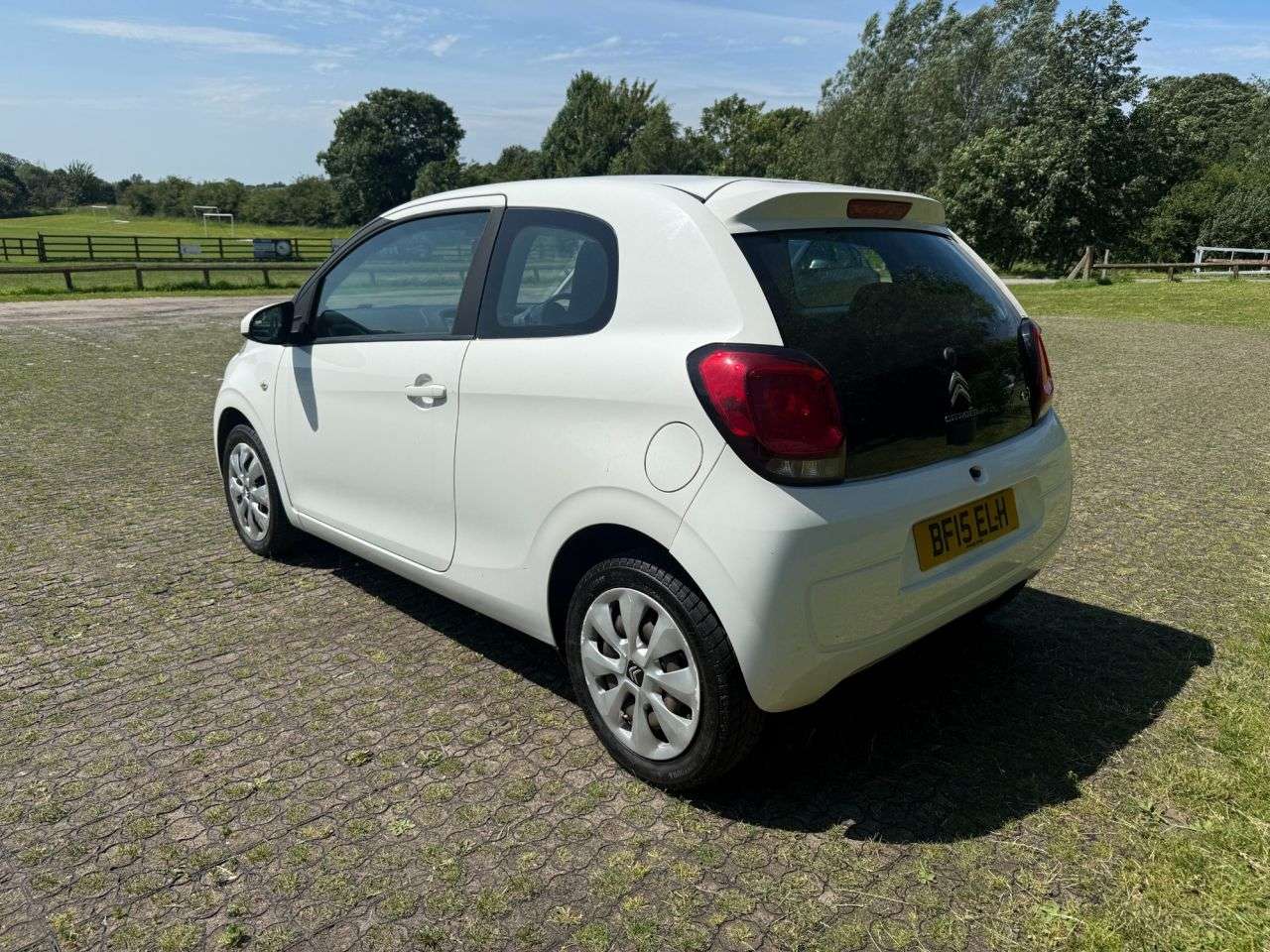 A 2015 CITROEN C1 1.0 VTi Feel Hatchback 3dr Petrol Manual Euro 5 (Euro 5) (68 ps) A 2015 CITROEN C1 1.0 VTi Feel Hatchback 3dr Petrol Manual Euro 5 (Euro 5) (68 ps)