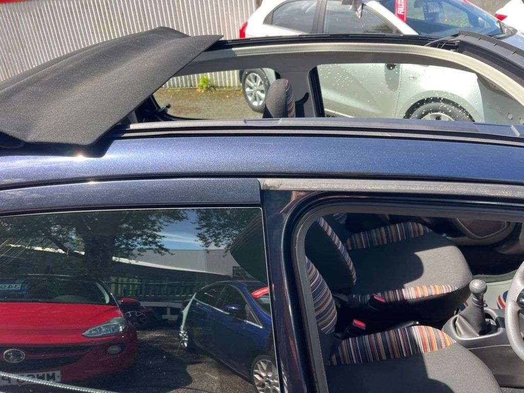 A 2015 CITROEN C1 1.2 PureTech Feel Airscape 5dr Petrol Manual Euro 5 (Euro 5) (82 ps) A 2015 CITROEN C1 1.2 PureTech Feel Airscape 5dr Petrol Manual Euro 5 (Euro 5) (82 ps)