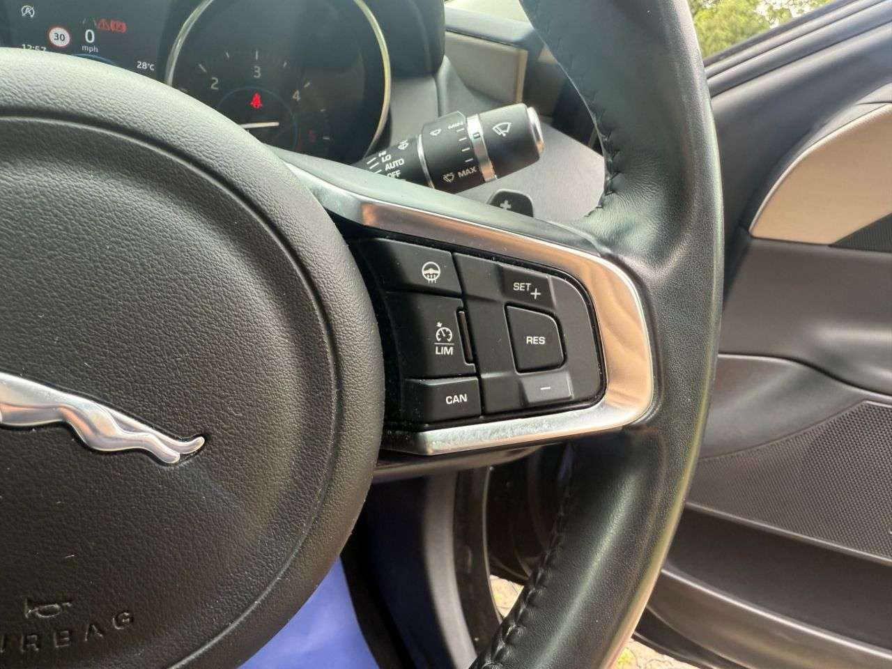2017 JAGUAR XE 2017 JAGUAR XE