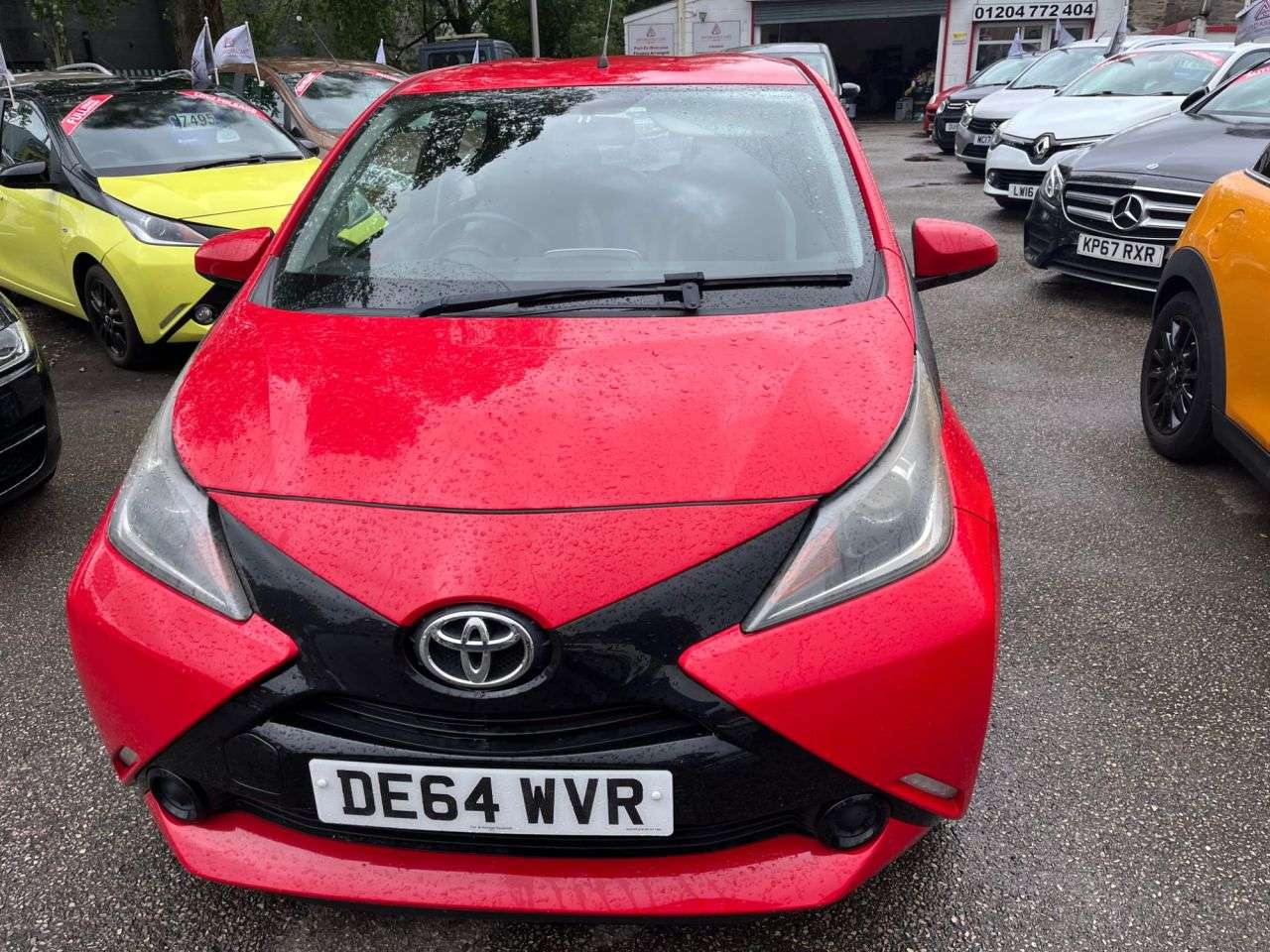 A 2014 TOYOTA AYGO 1.0 VVT-i x-play Hatchback 5dr Petrol Manual Euro 5 Euro 5 (68 ps) A 2014 TOYOTA AYGO 1.0 VVT-i x-play Hatchback 5dr Petrol Manual Euro 5 Euro 5 (68 ps)