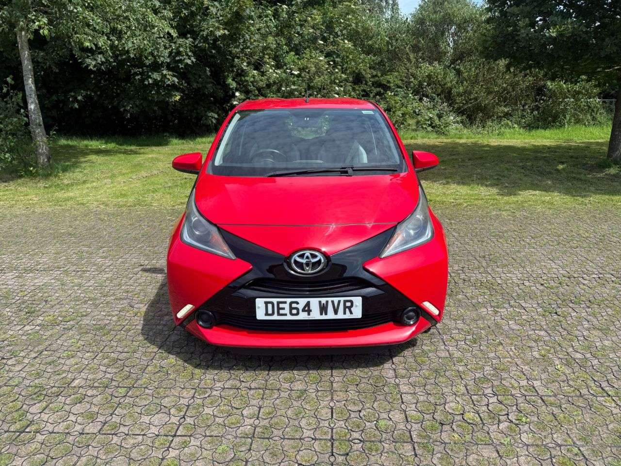 A 2014 TOYOTA AYGO 1.0 VVT-i x-play Hatchback 5dr Petrol Manual Euro 5 Euro 5 (68 ps) A 2014 TOYOTA AYGO 1.0 VVT-i x-play Hatchback 5dr Petrol Manual Euro 5 Euro 5 (68 ps)