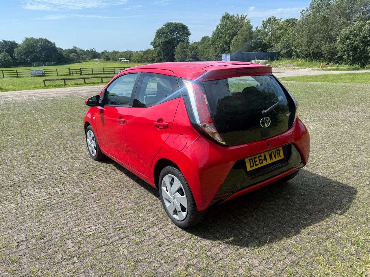 A 2014 TOYOTA AYGO 1.0 VVT-i x-play Hatchback 5dr Petrol Manual Euro 5 Euro 5 (68 ps) A 2014 TOYOTA AYGO 1.0 VVT-i x-play Hatchback 5dr Petrol Manual Euro 5 Euro 5 (68 ps)