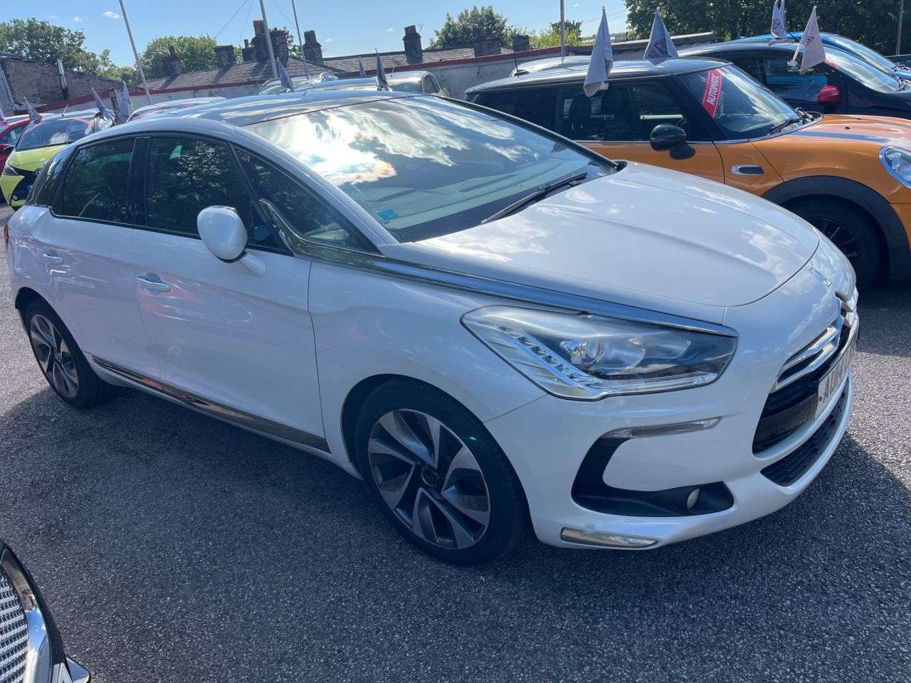 A 2014 CITROEN DS5 2.0 HDi DStyle Hatchback 5dr Diesel Manual Euro 5 (160 ps) A 2014 CITROEN DS5 2.0 HDi DStyle Hatchback 5dr Diesel Manual Euro 5 (160 ps)