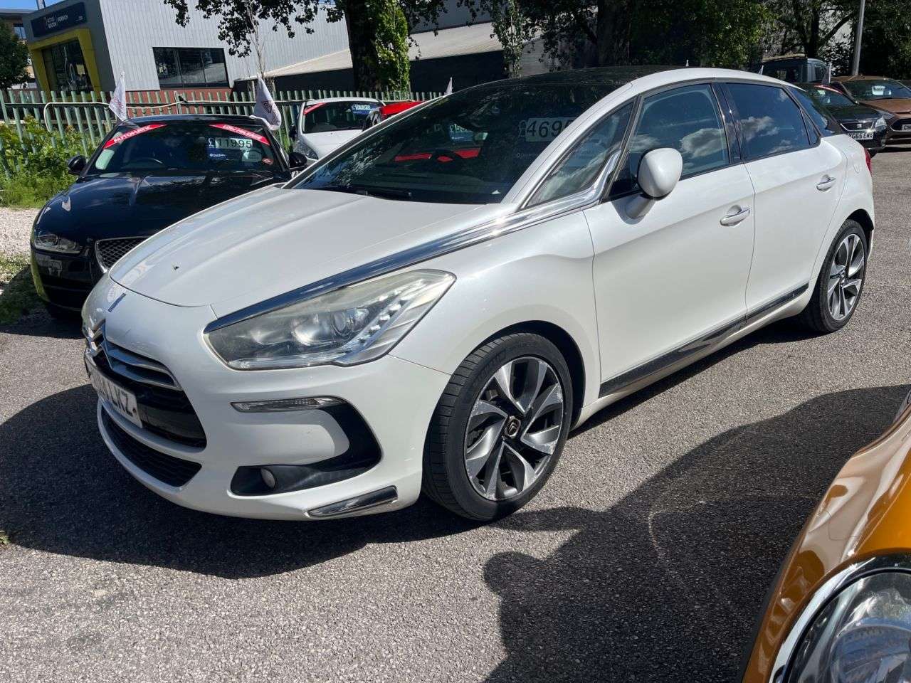 A 2014 CITROEN DS5 2.0 HDi DStyle Hatchback 5dr Diesel Manual Euro 5 (160 ps) A 2014 CITROEN DS5 2.0 HDi DStyle Hatchback 5dr Diesel Manual Euro 5 (160 ps)