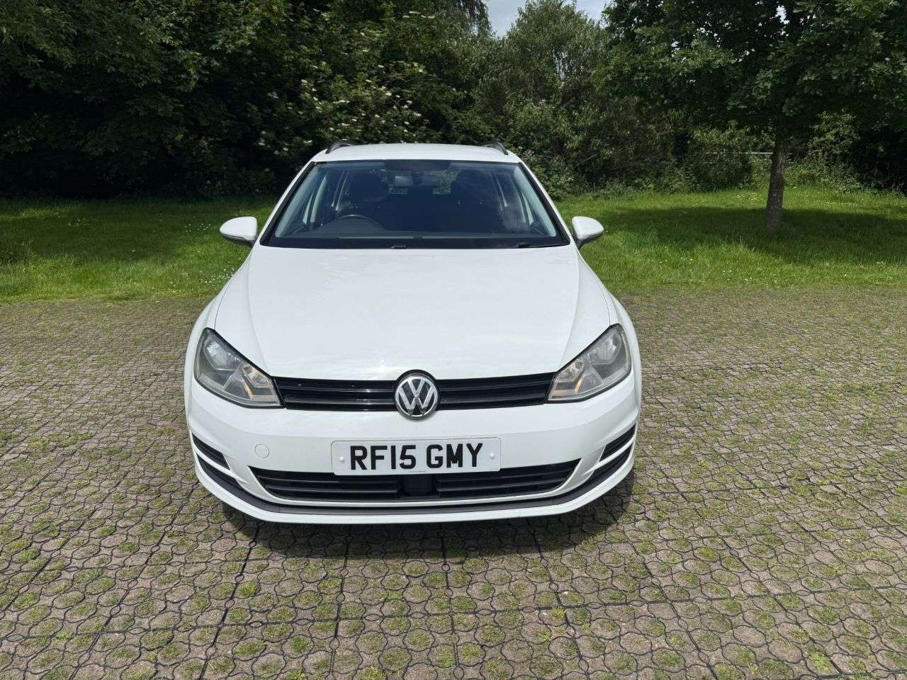 A 2015 VOLKSWAGEN GOLF 1.6 TDI BlueMotion Tech SE Estate 5dr Diesel DSG Euro 6 (s/s) (110 ps) A 2015 VOLKSWAGEN GOLF 1.6 TDI BlueMotion Tech SE Estate 5dr Diesel DSG Euro 6 (s/s) (110 ps)