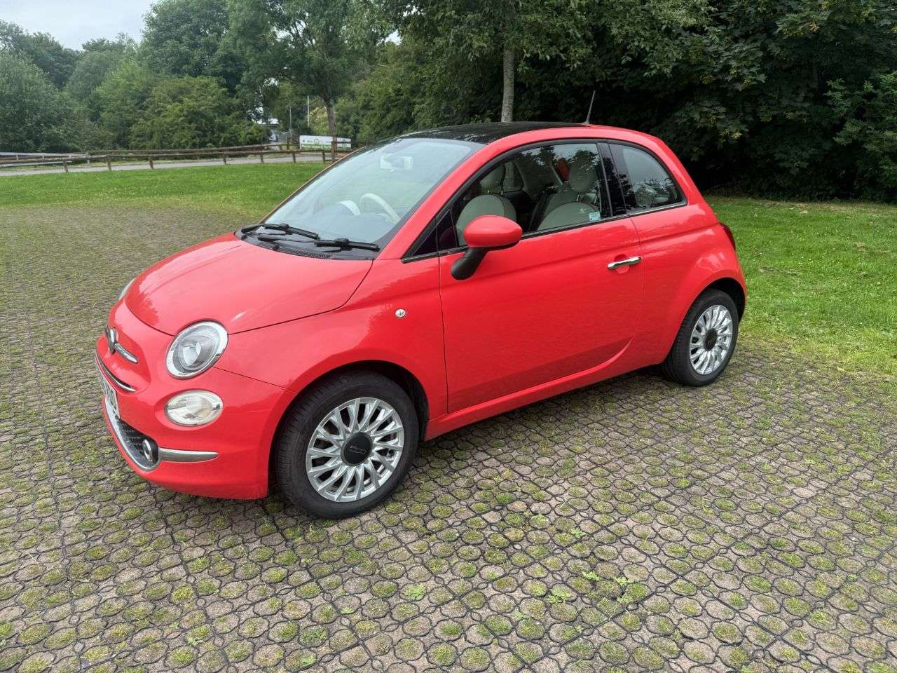 A 2016 FIAT 500 1.2 Lounge Hatchback 3dr Petrol Manual Euro 6 (s/s) (69 bhp) A 2016 FIAT 500 1.2 Lounge Hatchback 3dr Petrol Manual Euro 6 (s/s) (69 bhp)