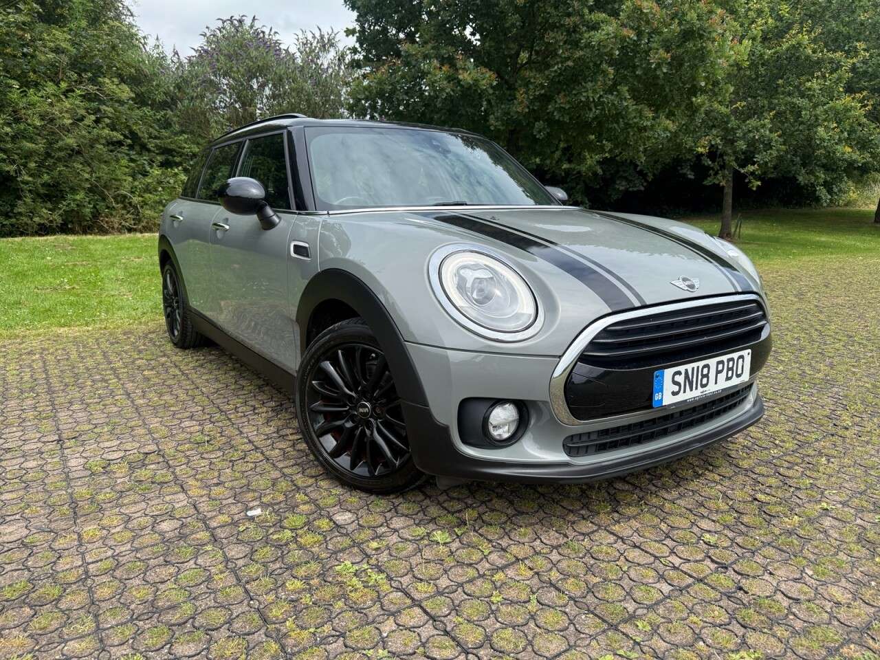 A 2018 MINI CLUBMAN 2.0 Cooper D (Black Pack) Estate 6dr Diesel Manual Euro 6 (s/s) (150 ps) A 2018 MINI CLUBMAN 2.0 Cooper D (Black Pack) Estate 6dr Diesel Manual Euro 6 (s/s) (150 ps)