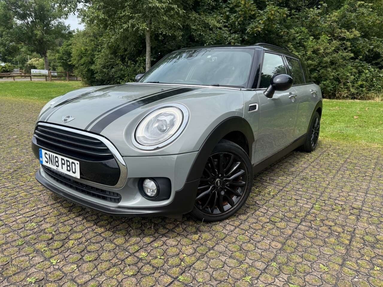 A 2018 MINI CLUBMAN 2.0 Cooper D (Black Pack) Estate 6dr Diesel Manual Euro 6 (s/s) (150 ps) A 2018 MINI CLUBMAN 2.0 Cooper D (Black Pack) Estate 6dr Diesel Manual Euro 6 (s/s) (150 ps)