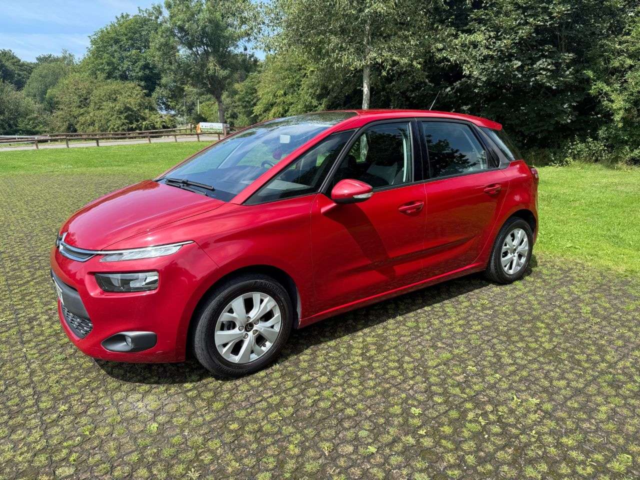 A 2014 CITROEN C4 PICASSO 1.6 e-HDi Airdream VTR+ MPV 5dr Diesel ETG6 Euro 5 (s/s) (115 ps) A 2014 CITROEN C4 PICASSO 1.6 e-HDi Airdream VTR+ MPV 5dr Diesel ETG6 Euro 5 (s/s) (115 ps)