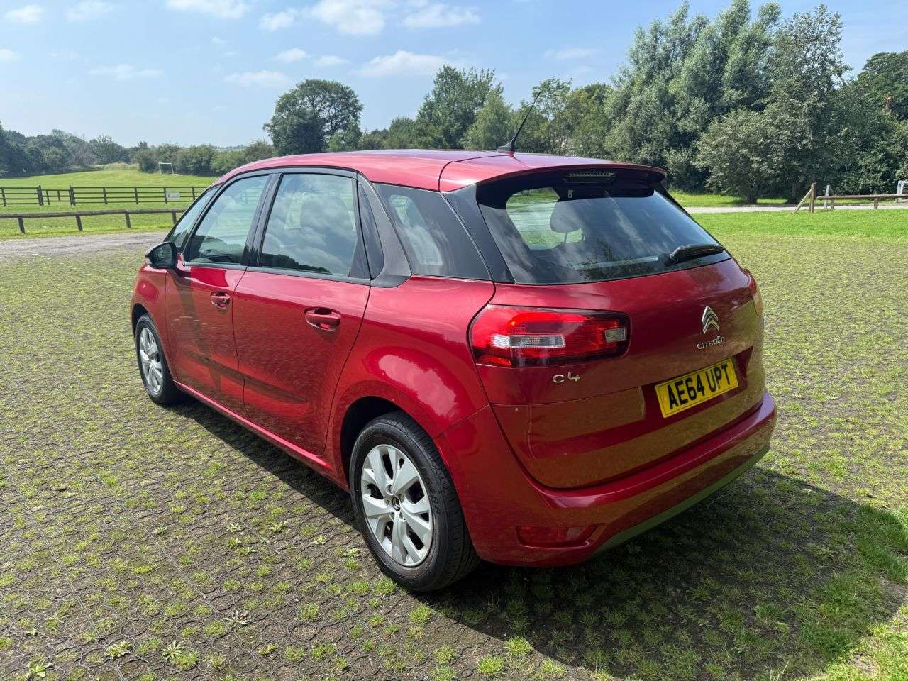 A 2014 CITROEN C4 PICASSO 1.6 e-HDi Airdream VTR+ MPV 5dr Diesel ETG6 Euro 5 (s/s) (115 ps) A 2014 CITROEN C4 PICASSO 1.6 e-HDi Airdream VTR+ MPV 5dr Diesel ETG6 Euro 5 (s/s) (115 ps)