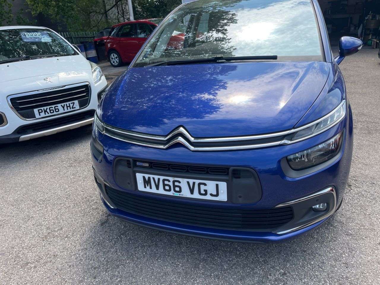 A 2016 CITROEN C4 PICASSO 1.2 PureTech Feel MPV 5dr Petrol Manual Euro 6 (s/s) (130 ps) A 2016 CITROEN C4 PICASSO 1.2 PureTech Feel MPV 5dr Petrol Manual Euro 6 (s/s) (130 ps)