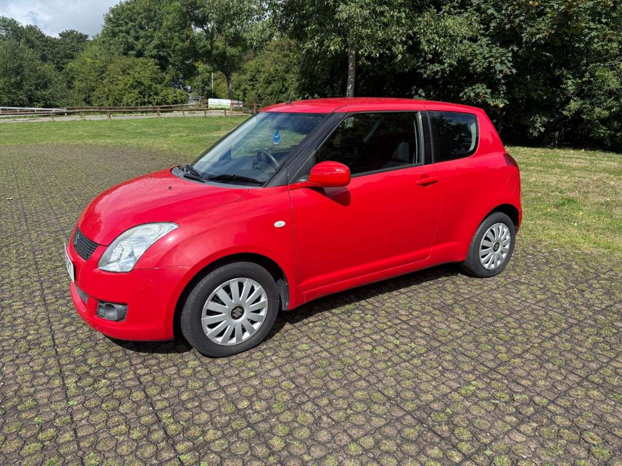 A 2011 SUZUKI SWIFT 1.3 SZ3 Hatchback 3dr Petrol Manual (140 g/km, 91 bhp) A 2011 SUZUKI SWIFT 1.3 SZ3 Hatchback 3dr Petrol Manual (140 g/km, 91 bhp)