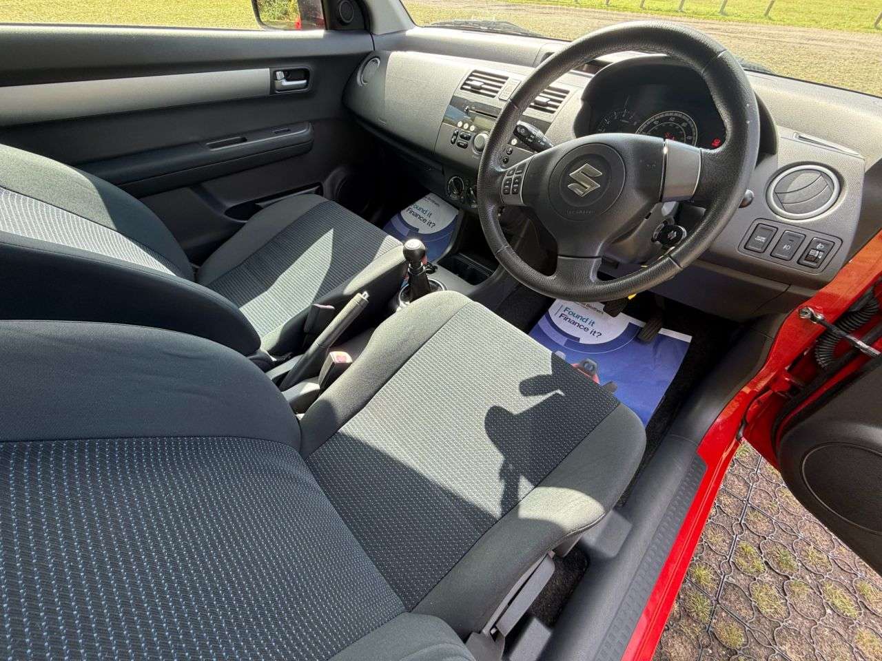 2011 SUZUKI SWIFT 2011 SUZUKI SWIFT