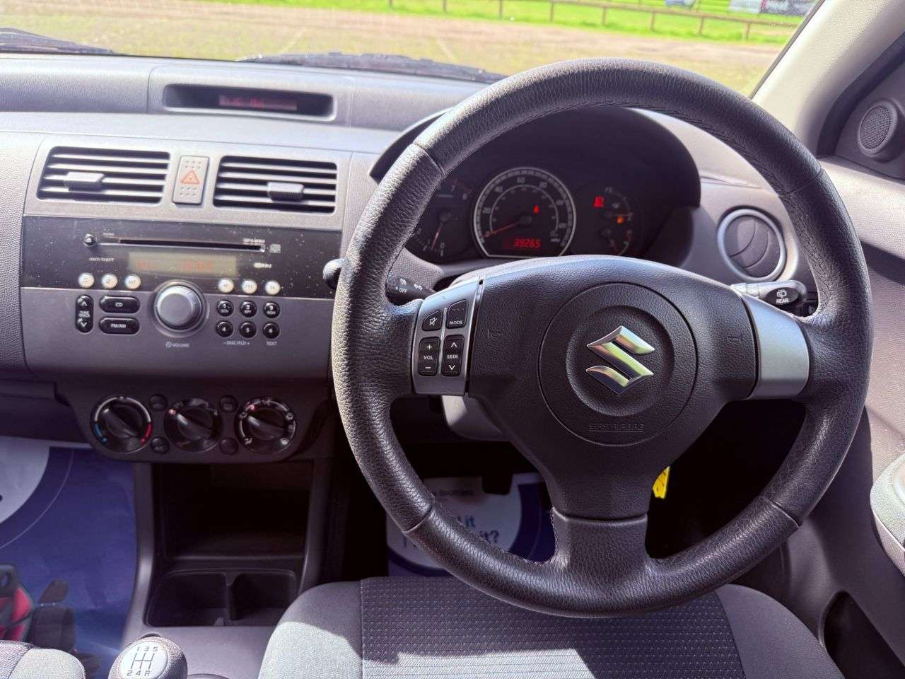 2011 SUZUKI SWIFT 2011 SUZUKI SWIFT