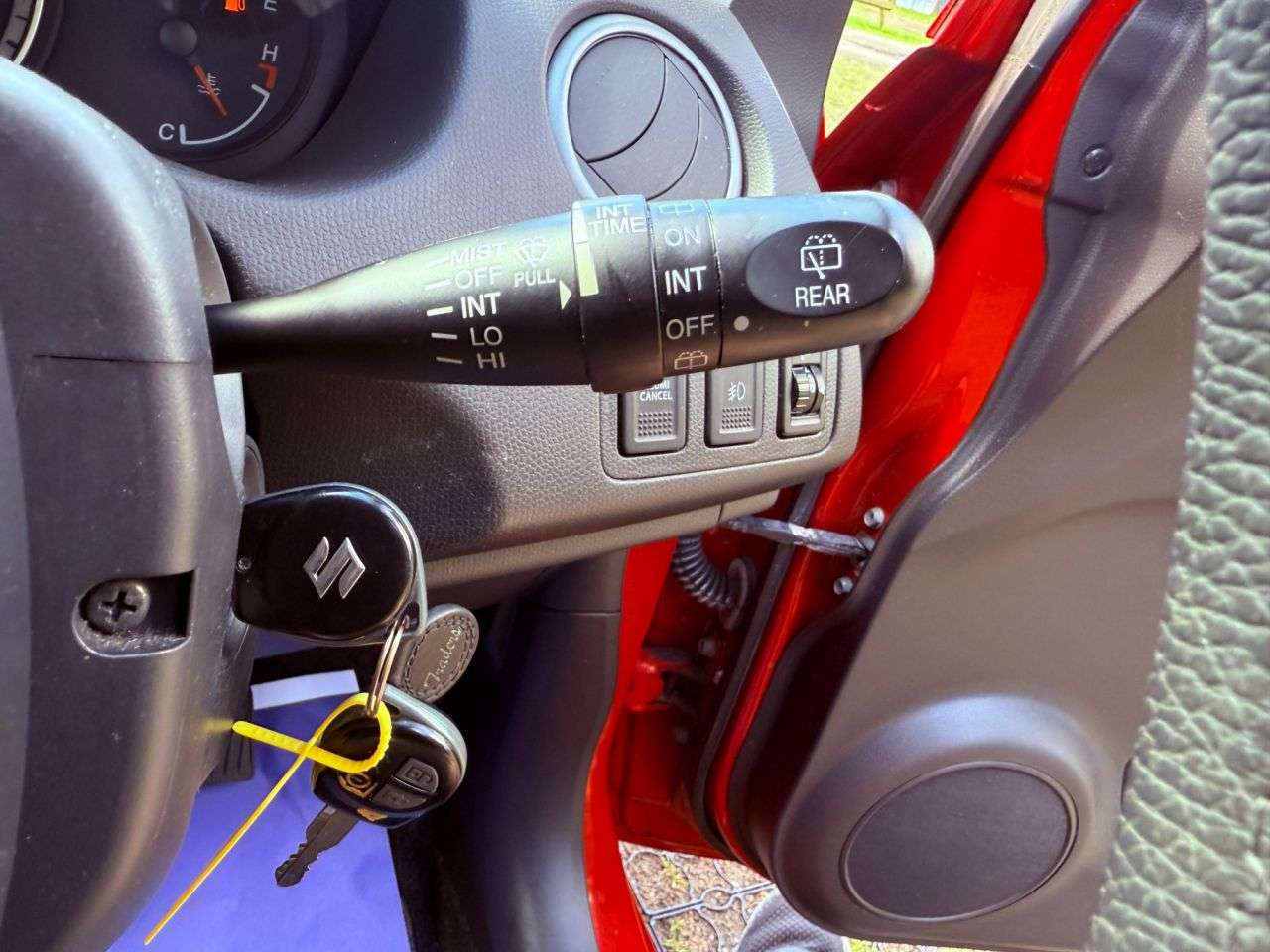 2011 SUZUKI SWIFT 2011 SUZUKI SWIFT