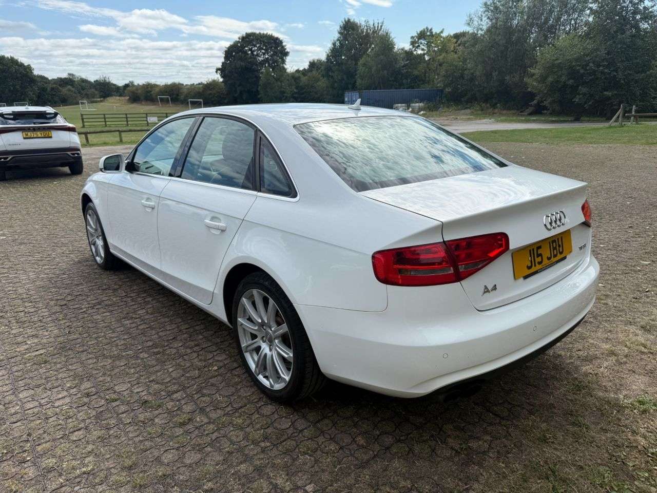 A 2014 AUDI A4 1.8 TFSI SE Technik Saloon 4dr Petrol Manual Euro 5 (s/s) (120 ps) A 2014 AUDI A4 1.8 TFSI SE Technik Saloon 4dr Petrol Manual Euro 5 (s/s) (120 ps)