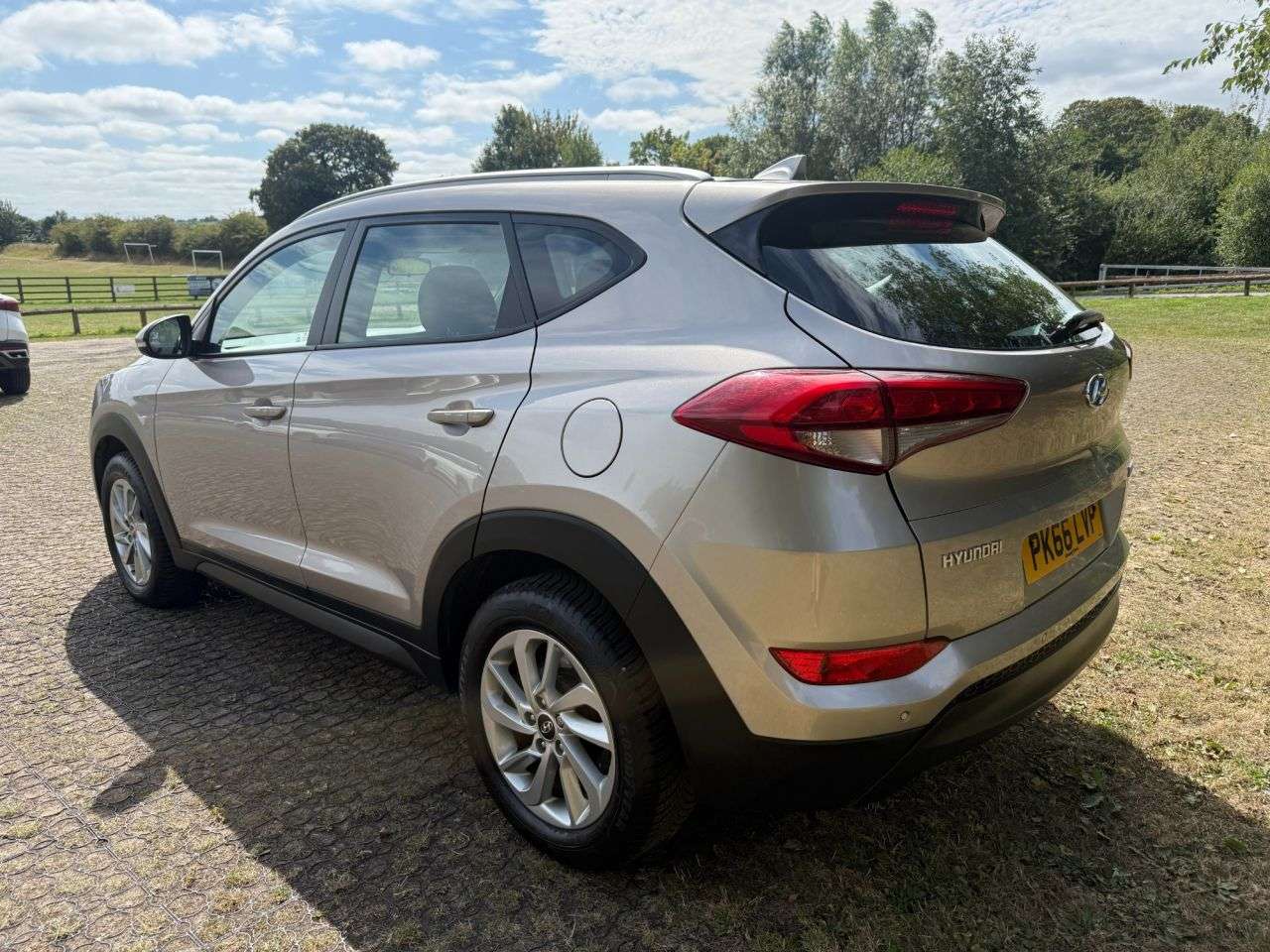 A 2016 HYUNDAI TUCSON 1.7 CRDi Blue Drive SE Nav SUV 5dr Diesel Manual Euro 6 (s/s) (116 ps) A 2016 HYUNDAI TUCSON 1.7 CRDi Blue Drive SE Nav SUV 5dr Diesel Manual Euro 6 (s/s) (116 ps)