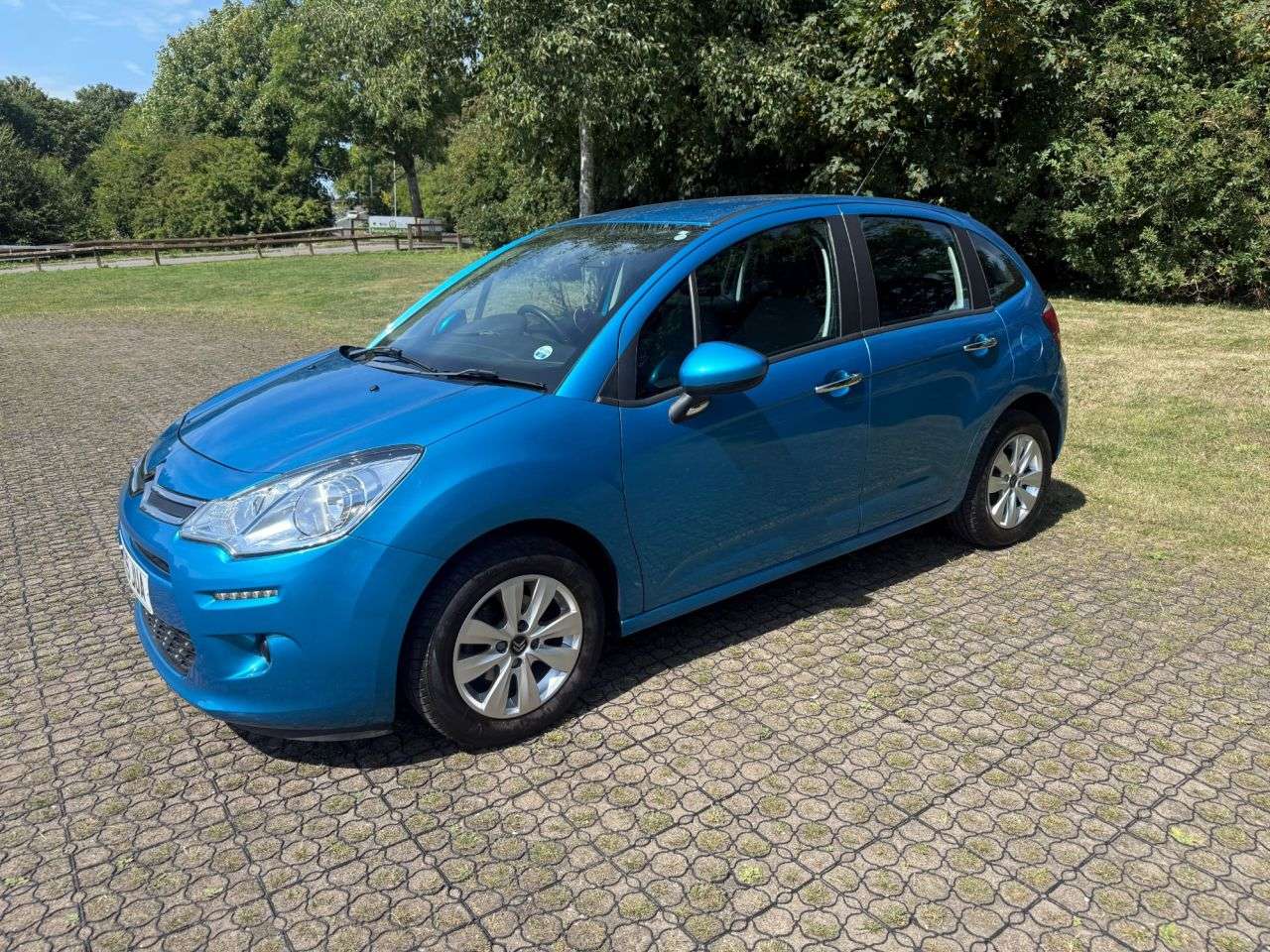 A 2015 CITROEN C3 1.2 PureTech VTR+ Hatchback 5dr Petrol Manual Euro 6 (82 ps) A 2015 CITROEN C3 1.2 PureTech VTR+ Hatchback 5dr Petrol Manual Euro 6 (82 ps)