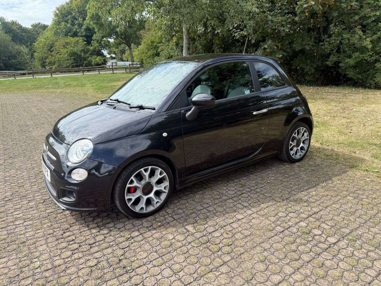 A 2014 FIAT 500 0.9 TwinAir S Hatchback 3dr Petrol Manual Euro 6 (s/s) (105 ps) A 2014 FIAT 500 0.9 TwinAir S Hatchback 3dr Petrol Manual Euro 6 (s/s) (105 ps)
