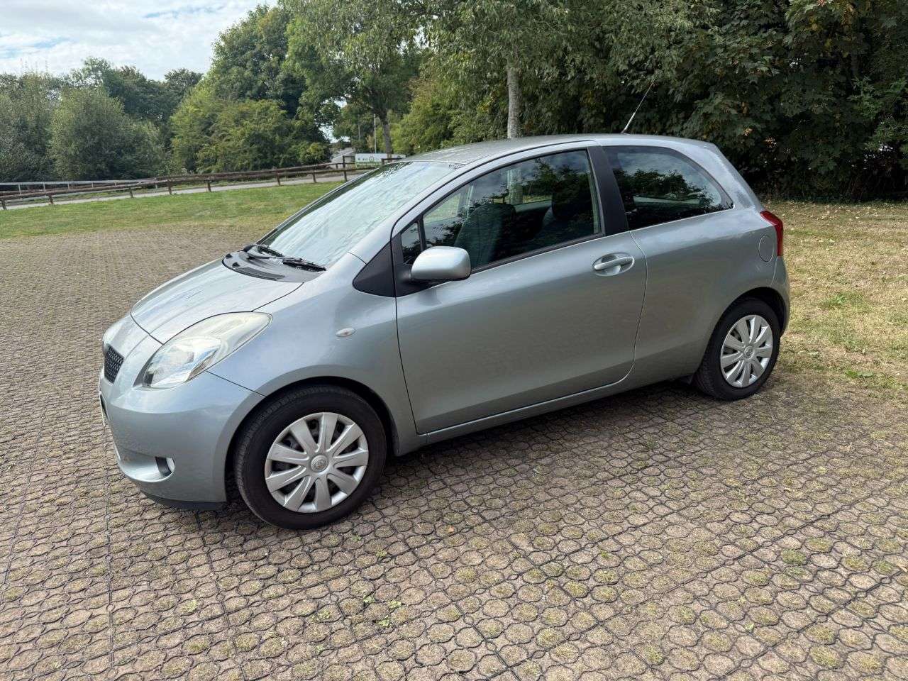 A 2007 TOYOTA YARIS 1.3 T3 Hatchback 3dr Petrol Multimode (136 g/km, 85 bhp) A 2007 TOYOTA YARIS 1.3 T3 Hatchback 3dr Petrol Multimode (136 g/km, 85 bhp)
