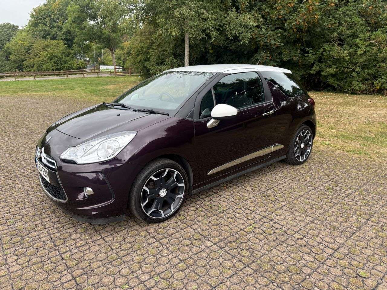 A 2014 CITROEN DS3 1.6 VTi DStyle Plus Hatchback 3dr Petrol Auto Euro 5 (120 ps) A 2014 CITROEN DS3 1.6 VTi DStyle Plus Hatchback 3dr Petrol Auto Euro 5 (120 ps)
