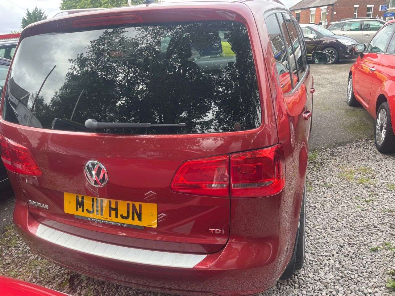 A 2011 VOLKSWAGEN TOURAN 1.6 TDI SE MPV 5dr Diesel Manual Euro 5 (105 ps) A 2011 VOLKSWAGEN TOURAN 1.6 TDI SE MPV 5dr Diesel Manual Euro 5 (105 ps)