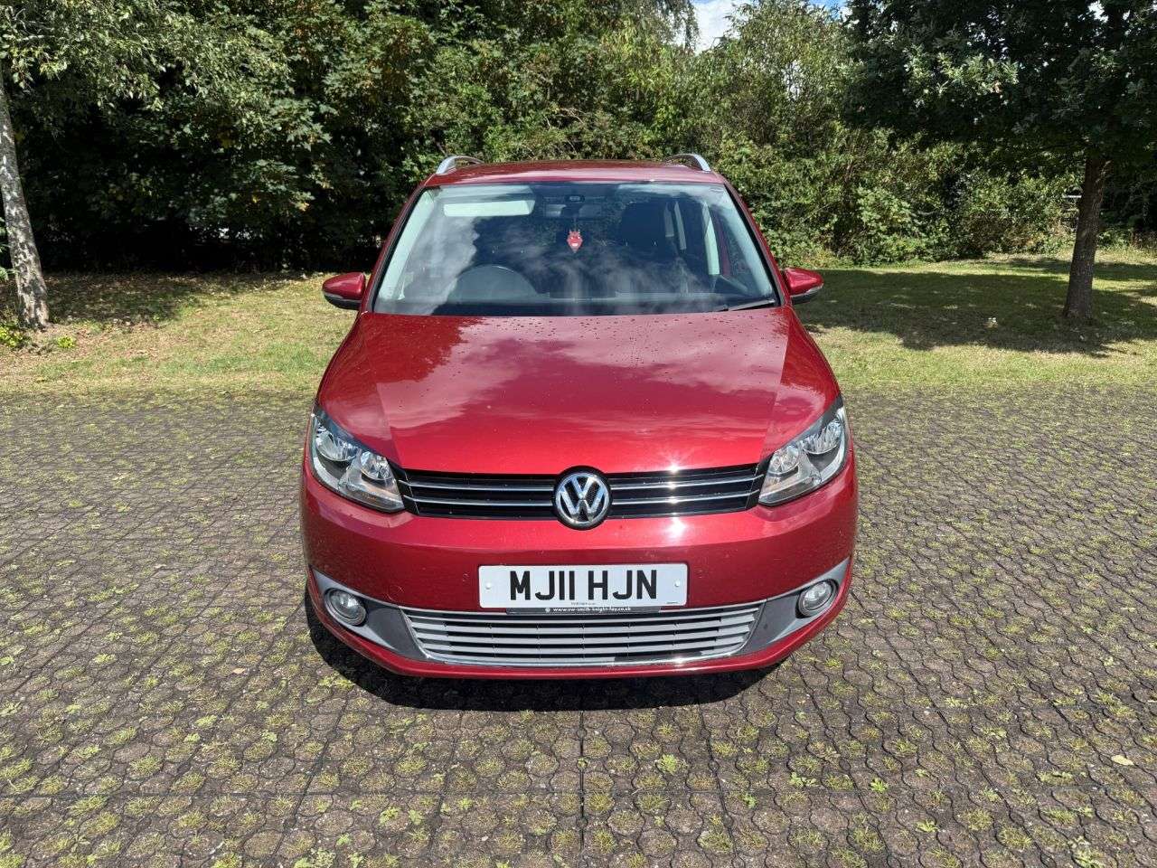 A 2011 VOLKSWAGEN TOURAN 1.6 TDI SE MPV 5dr Diesel Manual Euro 5 (105 ps) A 2011 VOLKSWAGEN TOURAN 1.6 TDI SE MPV 5dr Diesel Manual Euro 5 (105 ps)