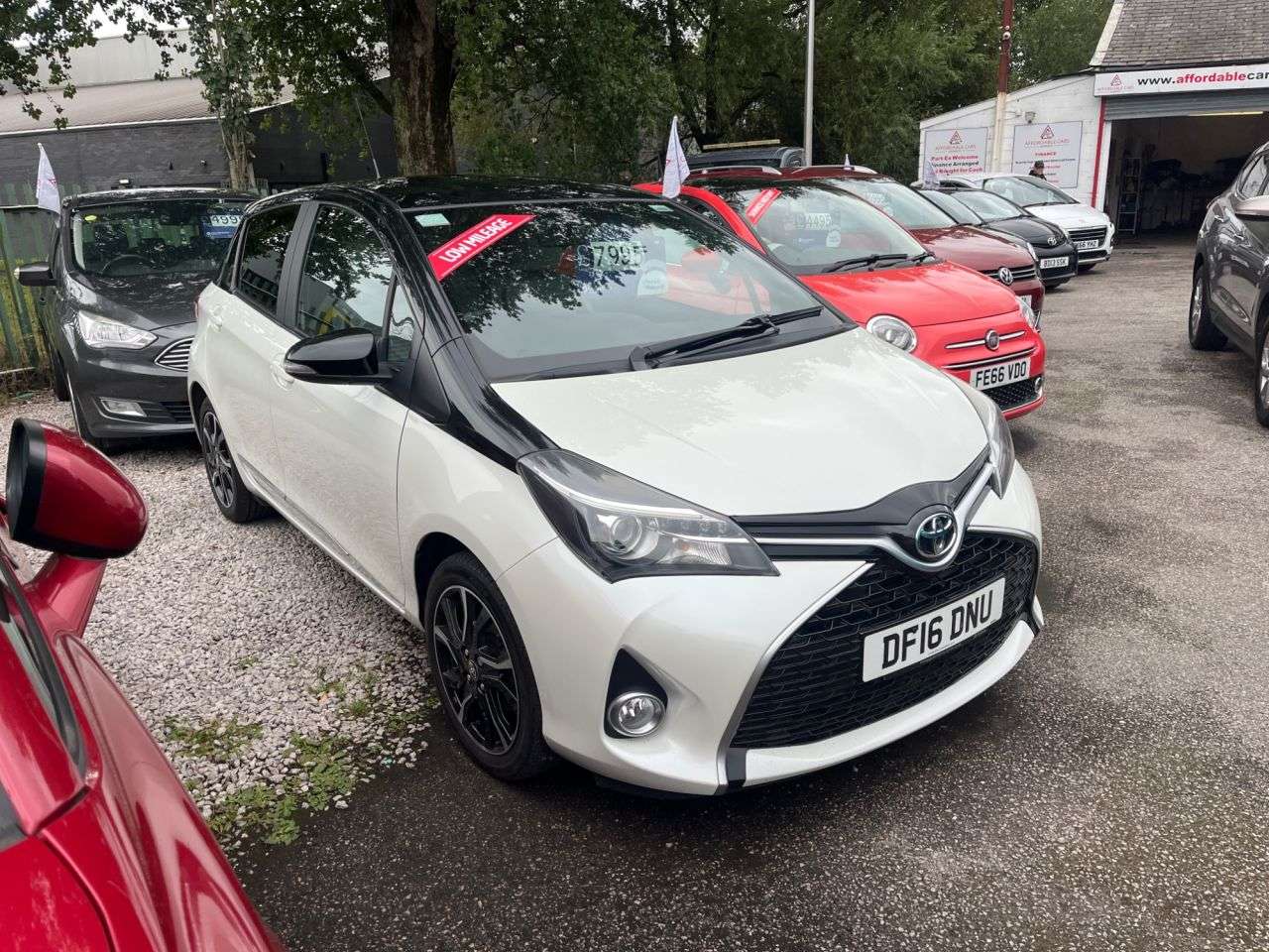 A 2016 TOYOTA YARIS 1.33 Dual VVT-i Design Hatchback 5dr Petrol Manual Euro 6 (99 ps) A 2016 TOYOTA YARIS 1.33 Dual VVT-i Design Hatchback 5dr Petrol Manual Euro 6 (99 ps)