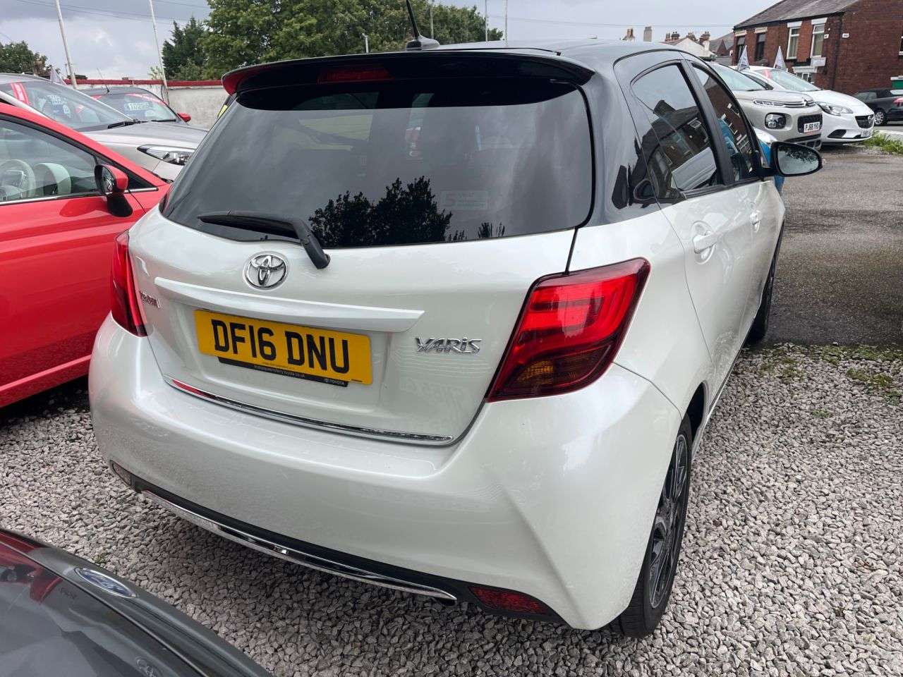 A 2016 TOYOTA YARIS 1.33 Dual VVT-i Design Hatchback 5dr Petrol Manual Euro 6 (99 ps) A 2016 TOYOTA YARIS 1.33 Dual VVT-i Design Hatchback 5dr Petrol Manual Euro 6 (99 ps)
