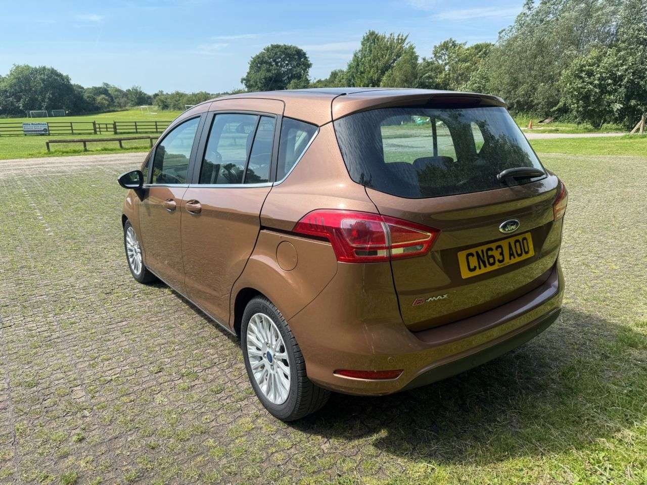 A 2013 FORD B-MAX 1.6 Titanium MPV 5dr Petrol Powershift Euro 5 (105 ps) A 2013 FORD B-MAX 1.6 Titanium MPV 5dr Petrol Powershift Euro 5 (105 ps)