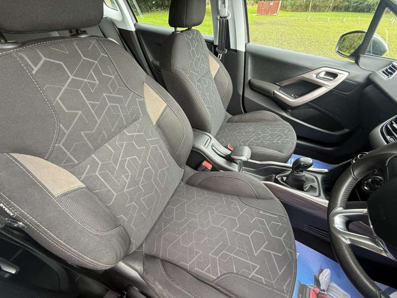 2016 PEUGEOT 2008 2016 PEUGEOT 2008