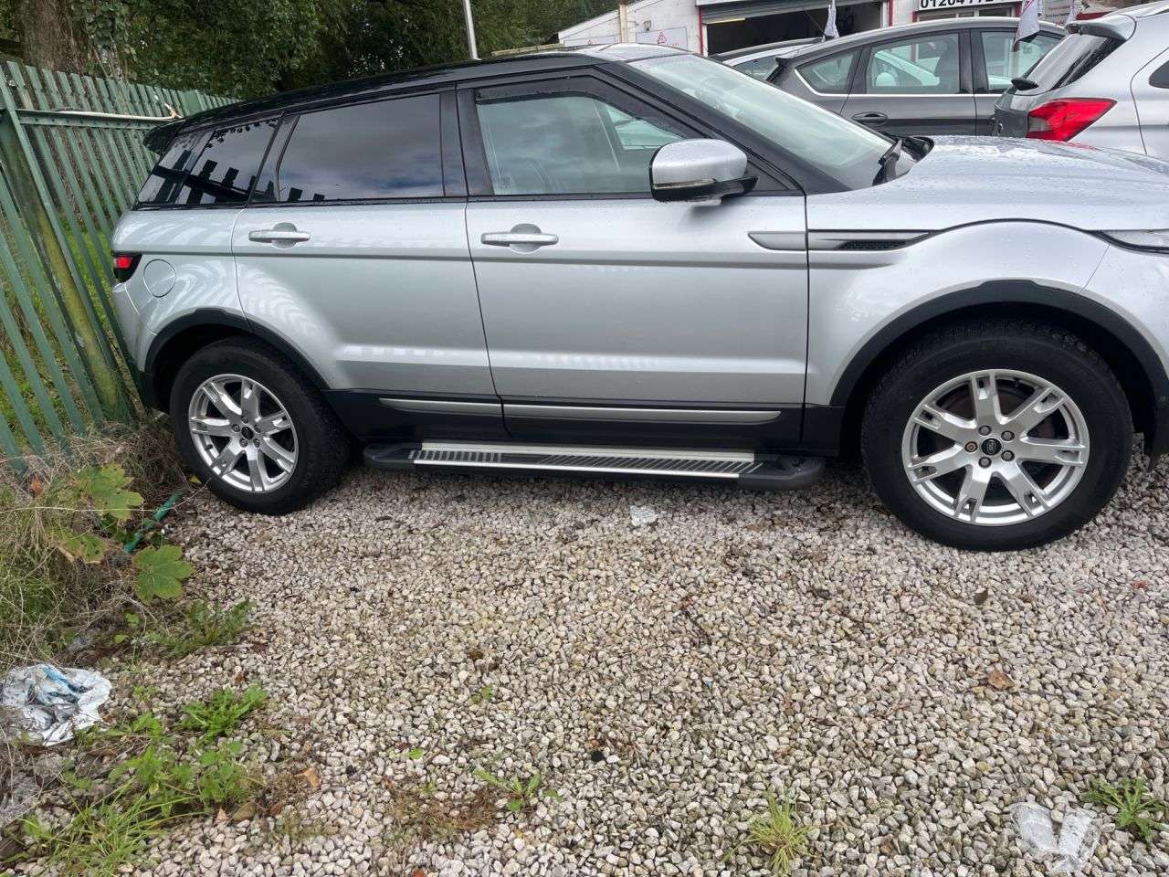 A 2013 LAND ROVER RANGE ROVER EVOQUE 2.2 SD4 Pure Tech SUV 5dr Diesel Manual 4WD Euro 5 (s/s) (190 ps) A 2013 LAND ROVER RANGE ROVER EVOQUE 2.2 SD4 Pure Tech SUV 5dr Diesel Manual 4WD Euro 5 (s/s) (190 ps)