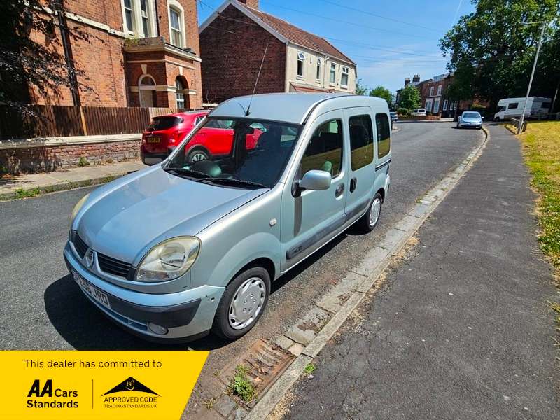 A 2006 RENAULT KANGOO EXPRESSION 16V WHEELCHAIR ACCESS VEHICLE A 2006 RENAULT KANGOO EXPRESSION 16V WHEELCHAIR ACCESS VEHICLE