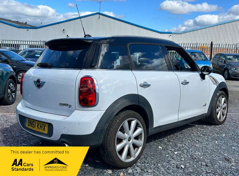 A 2011 MINI COUNTRYMAN 1.6 COOPER D ALL4 A 2011 MINI COUNTRYMAN 1.6 COOPER D ALL4