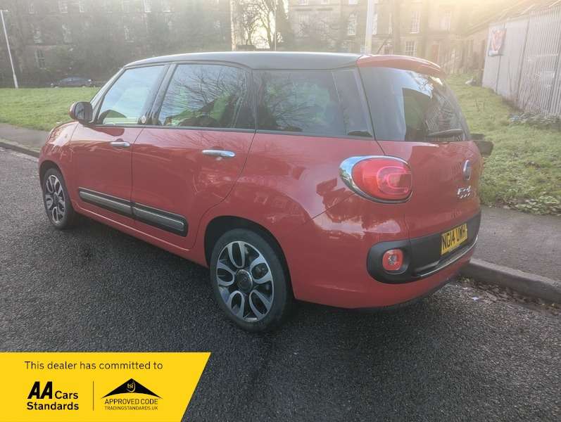 A 2014 FIAT 500L 0.9 TWINAIR POP STAR 7 SEATER A 2014 FIAT 500L 0.9 TWINAIR POP STAR 7 SEATER
