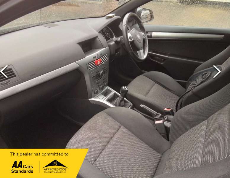 A 2011 VAUXHALL ASTRA 1.6 SRI A 2011 VAUXHALL ASTRA 1.6 SRI