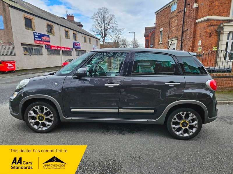 A 2016 FIAT 500L 1.3 MULTIJET TREKKING DUALOGIC A 2016 FIAT 500L 1.3 MULTIJET TREKKING DUALOGIC