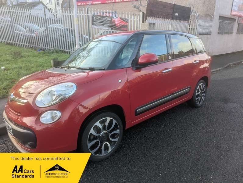 A 2014 FIAT 500L 0.9 TWINAIR POP STAR 7 SEATER A 2014 FIAT 500L 0.9 TWINAIR POP STAR 7 SEATER