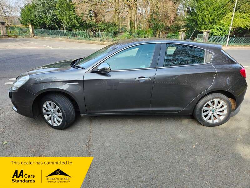 A 2015 ALFA ROMEO GIULIETTA JTDM-2 BUSINESS EDITION A 2015 ALFA ROMEO GIULIETTA JTDM-2 BUSINESS EDITION