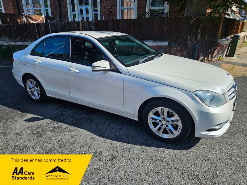 A 2013 MERCEDES C CLASS C220 CDI BLUEEFFICIENCY EXECUTIVE SE A 2013 MERCEDES C CLASS C220 CDI BLUEEFFICIENCY EXECUTIVE SE