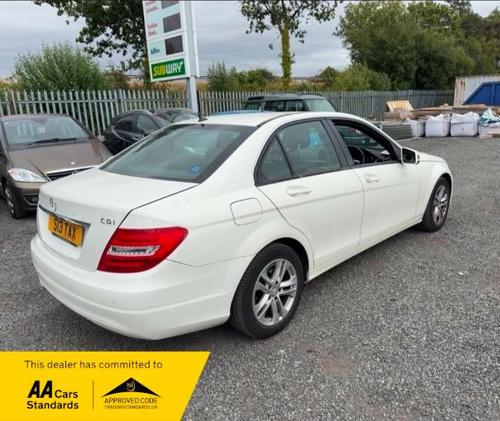 A 2013 MERCEDES C CLASS C220 CDI BLUEEFFICIENCY EXECUTIVE SE A 2013 MERCEDES C CLASS C220 CDI BLUEEFFICIENCY EXECUTIVE SE