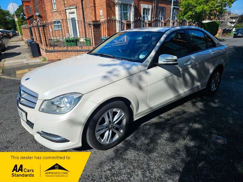 A 2013 MERCEDES C CLASS C220 CDI BLUEEFFICIENCY EXECUTIVE SE A 2013 MERCEDES C CLASS C220 CDI BLUEEFFICIENCY EXECUTIVE SE