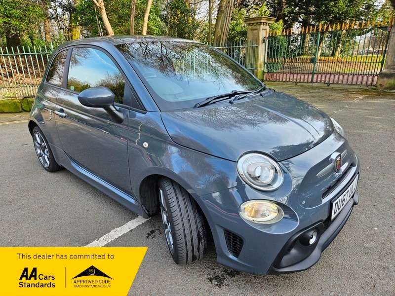 A 2017 ABARTH 500 595 A 2017 ABARTH 500 595