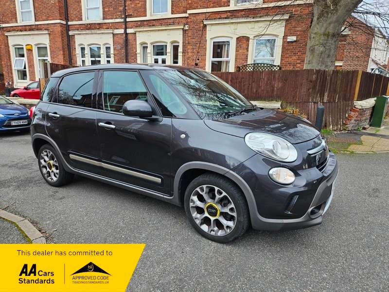 A 2016 FIAT 500L 1.3 MULTIJET TREKKING DUALOGIC A 2016 FIAT 500L 1.3 MULTIJET TREKKING DUALOGIC